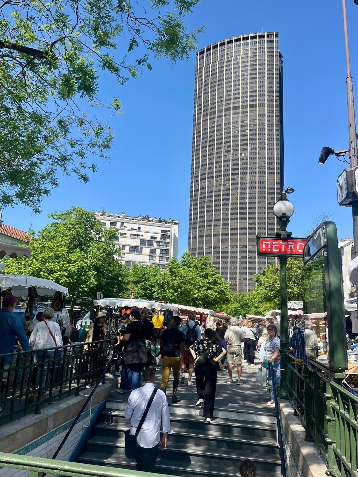 Le marché Edgar Quinet et la tour Montparnasse